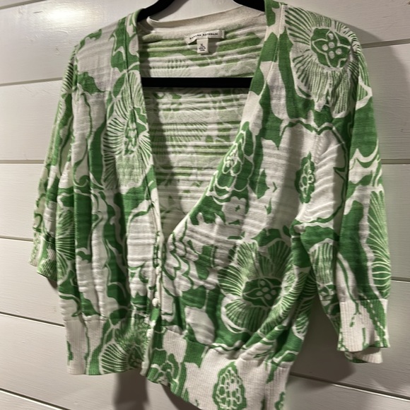 Banana Republic sweater. Almost cropped. Size xl. Amazing condition - Picture 2 of 2